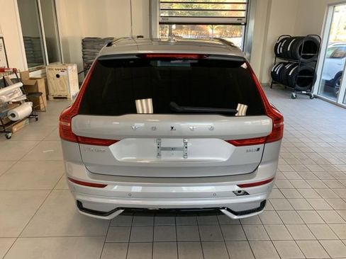 Certified 2025 Volvo XC60 B5 Plus image 4