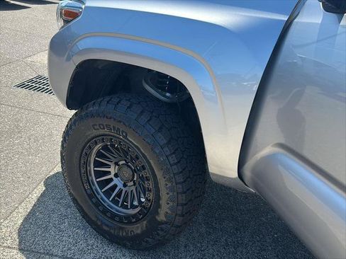 Certified 2020 Toyota Tacoma SR w/ SR Convenience Package AWD/4WD image 11