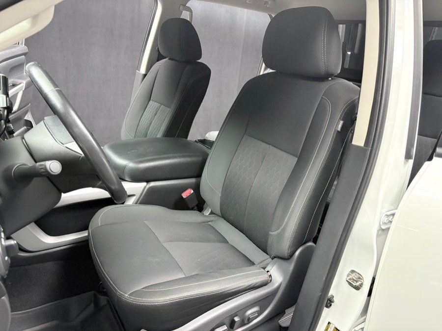 Used 2018 Nissan Titan XD 4x4 Crew Cab SV w/ SV Convenience Package image 30