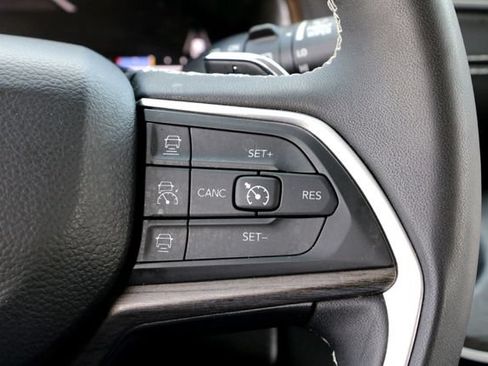 Used 2024 Jeep Grand Cherokee L Limited w/ Luxury Tech Group II AWD/4WD image 14