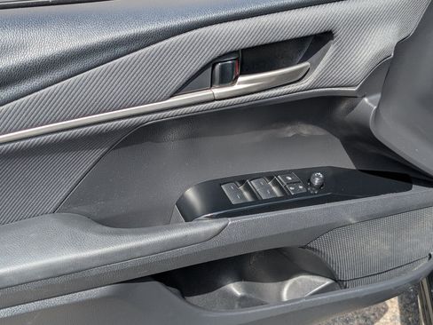 Used 2025 Toyota Camry SE FWD image 15