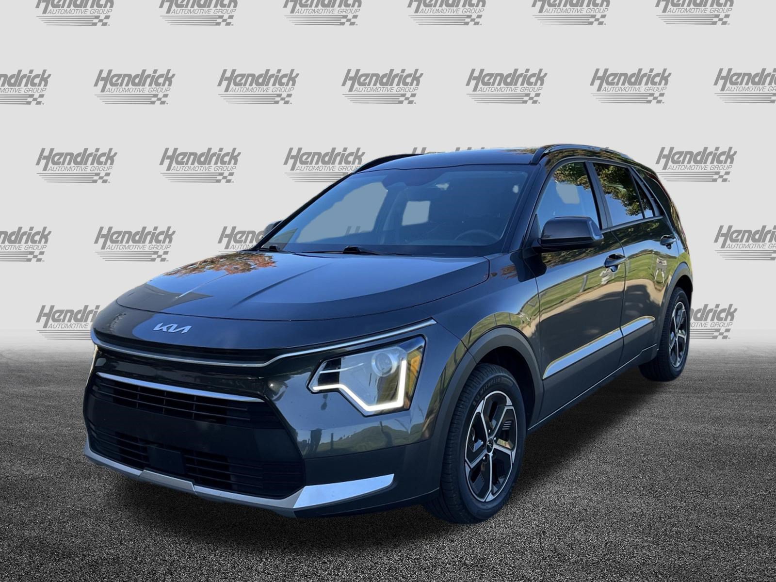Used 2025 Kia Niro EX FWD image 6
