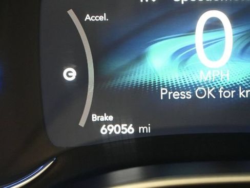 Used 2024 Chrysler Pacifica Limited FWD image 4