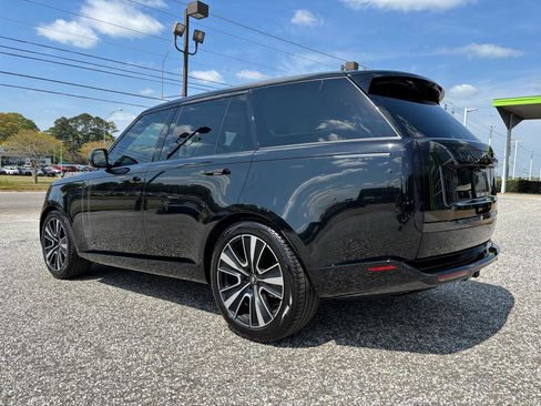 Used 2025 Land Rover Range Rover SE image 4