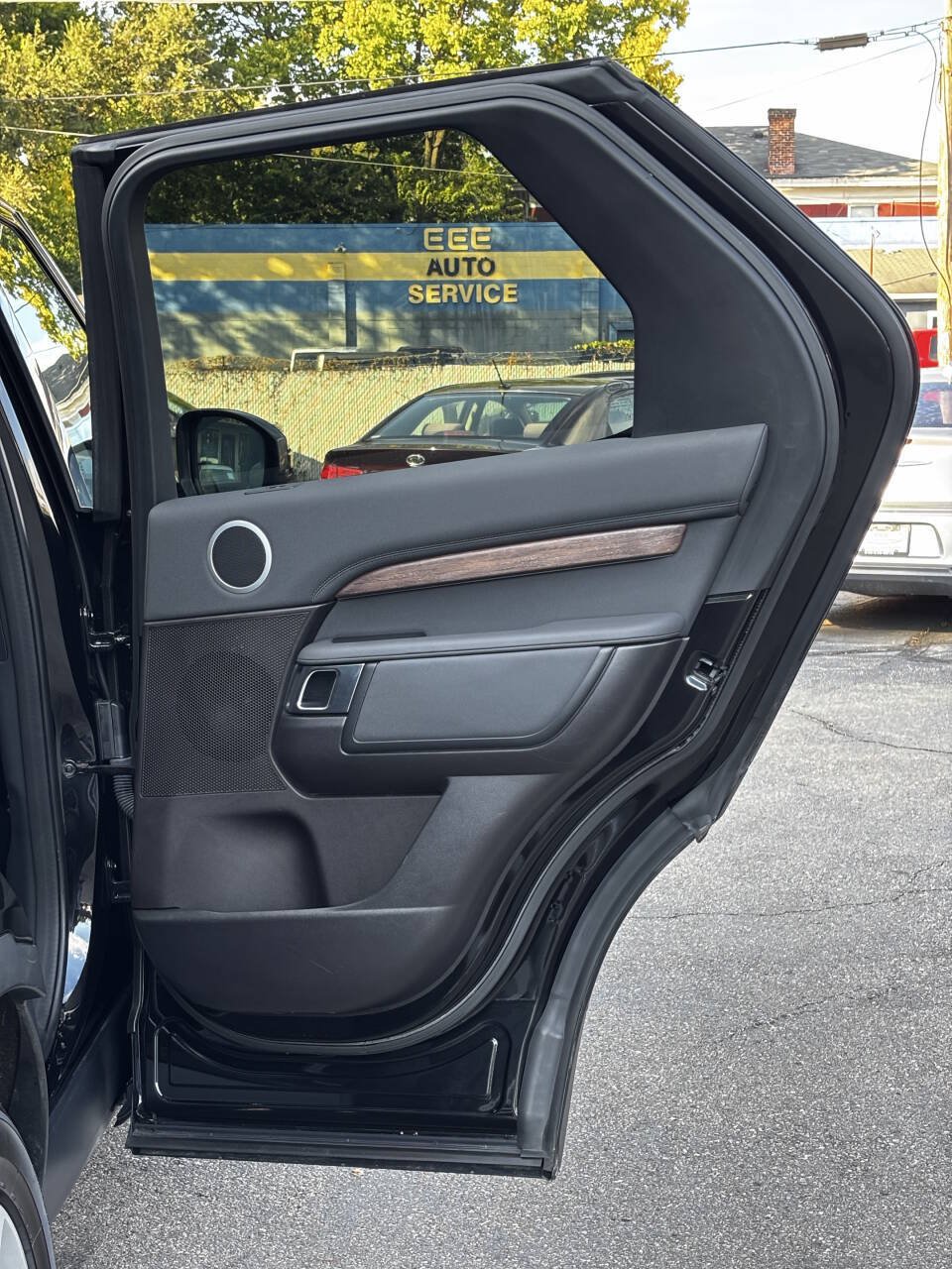 Used 2018 Land Rover Discovery HSE AWD/4WD image 15