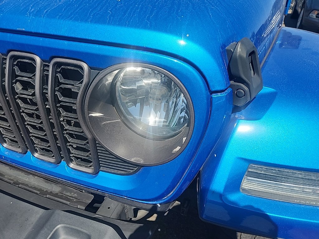 Used 2024 Jeep Wrangler Unlimited AWD/4WD image 5