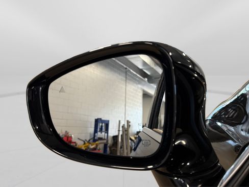 Used 2023 Chrysler Pacifica Limited FWD image 15