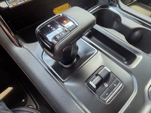 Used 2025 GMC Sierra 1500 AT4 w/ Technology Package AWD/4WD image 21