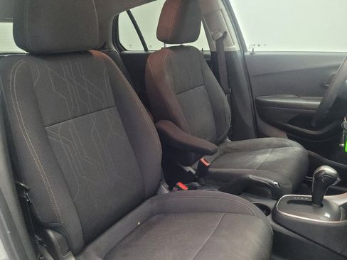 Used 2020 Chevrolet Trax LT image 21