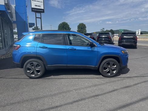 Used 2022 Jeep Compass Latitude AWD/4WD image 2