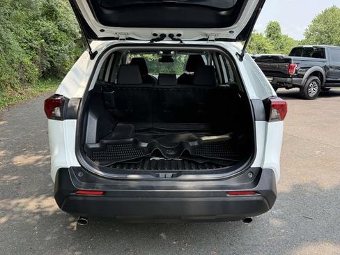 Used 2022 Toyota RAV4 LE AWD/4WD image 12