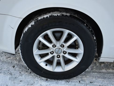 Used 2016 Dodge Grand Caravan SXT image 11