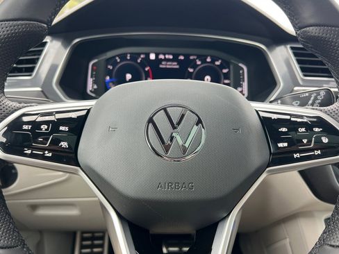 Used 2022 Volkswagen Tiguan SEL R-Line image 24