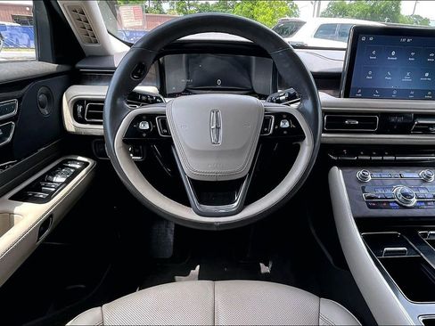 Used 2023 Lincoln Aviator Reserve w/ Equipment Group 201A AWD/4WD image 7