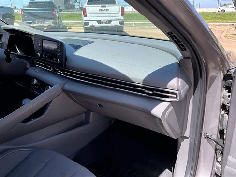 Used 2022 Hyundai Elantra SEL FWD image 31