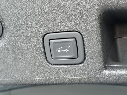 Used 2023 Chevrolet Equinox LT image 32