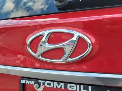 Used 2019 Hyundai Santa Fe SE AWD/4WD image 7