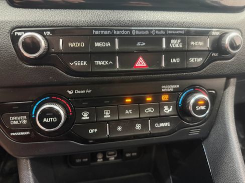 Used 2017 Kia Niro Touring FWD image 31