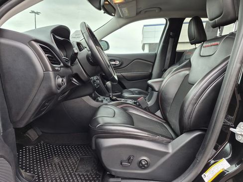 Used 2020 Jeep Cherokee Trailhawk w/ Cold Weather Group AWD/4WD image 16