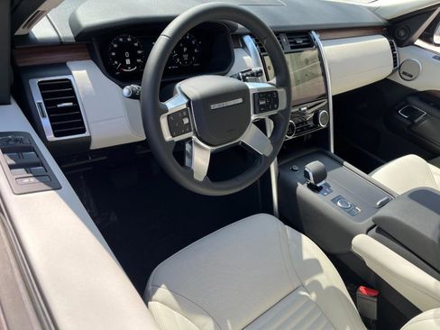 Used 2025 Land Rover Discovery S image 20