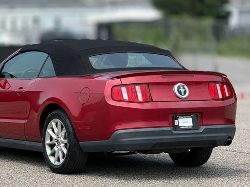 Used 2010 Ford Mustang Convertible RWD image 16