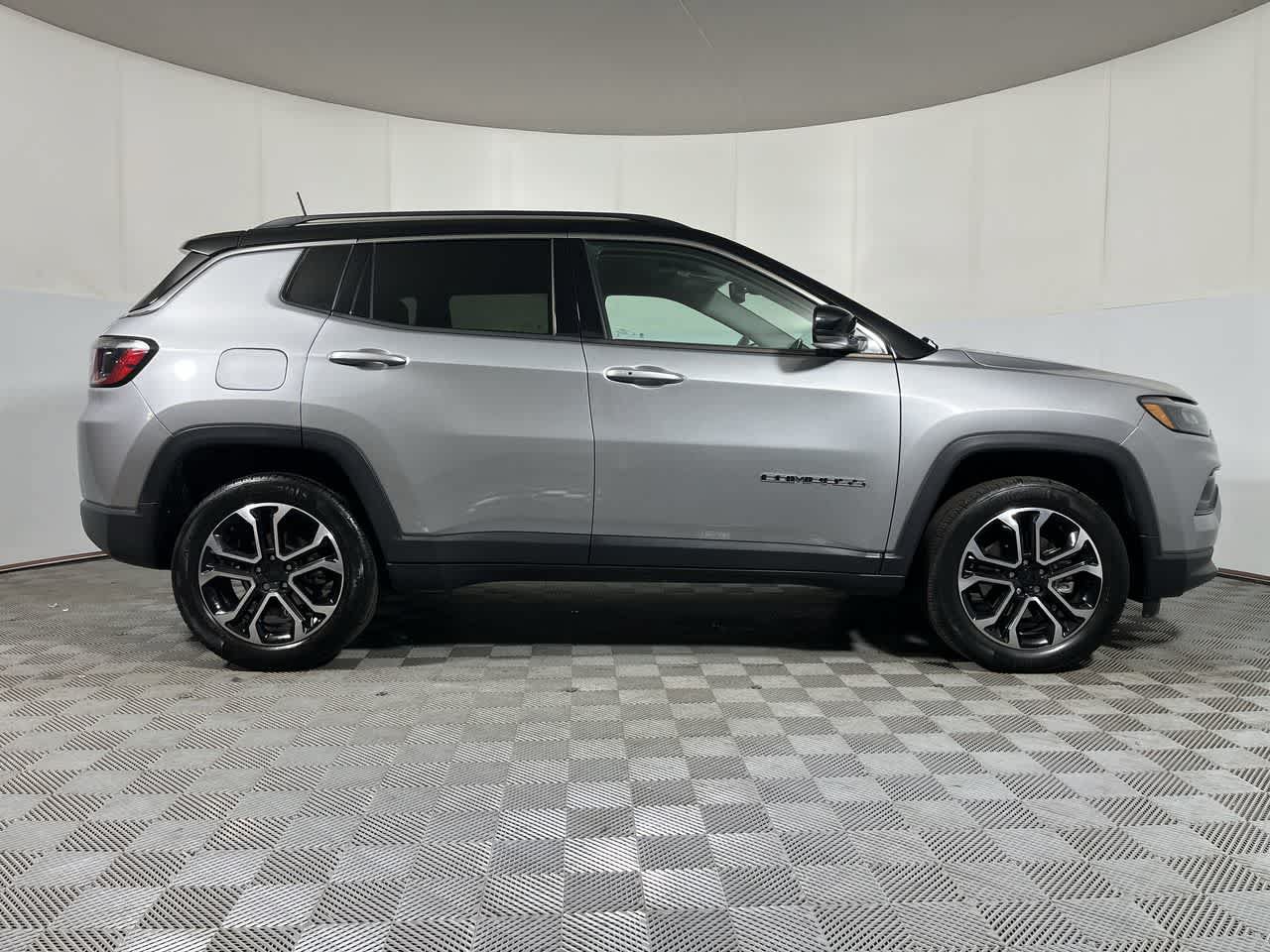 Used 2022 Jeep Compass Limited AWD/4WD image 9