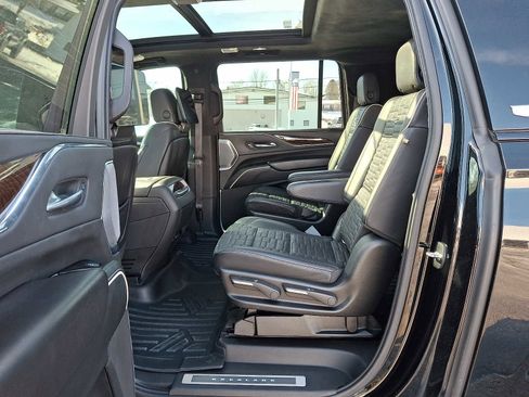 Used 2021 Cadillac Escalade ESV Sport Platinum w/ LPO, ONYX Package image 10