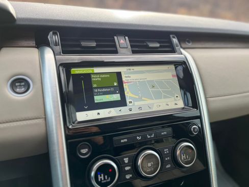 Used 2018 Land Rover Discovery HSE image 27