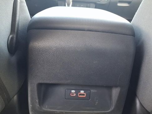 Used 2024 Nissan Frontier SV image 18