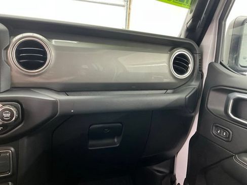 Used 2022 Jeep Wrangler Unlimited Sahara w/ Dual Top Group AWD/4WD image 12
