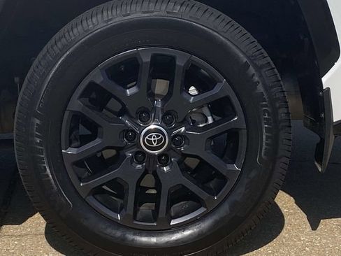 Used 2024 Toyota Sequoia Platinum AWD/4WD image 8