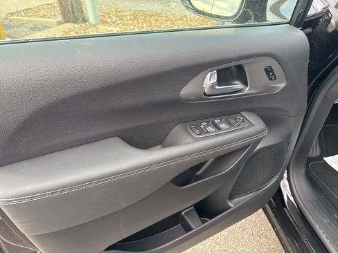 New 2026 Chrysler Pacifica Select image 12