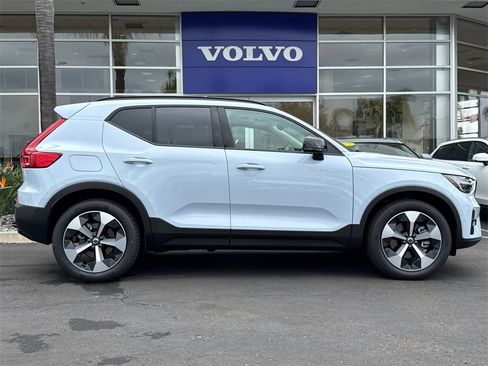 New 2026 Volvo XC40 B5 Plus w/ Protection Package Premier image 6