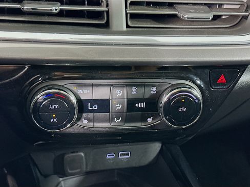 Used 2024 Chevrolet Trax ACTIV w/ Sunroof Package image 23