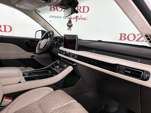 Used 2024 Lincoln Aviator Black Label AWD/4WD image 17
