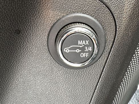 Certified 2023 GMC Acadia SLT w/ Elevation Edition AWD/4WD image 11