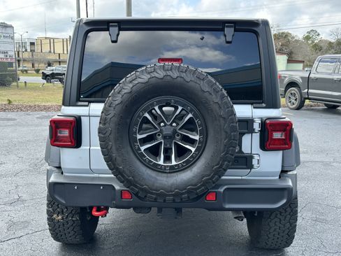 Used 2024 Jeep Wrangler Unlimited Rubicon w/ XTREMEE 35" Tire Package image 6