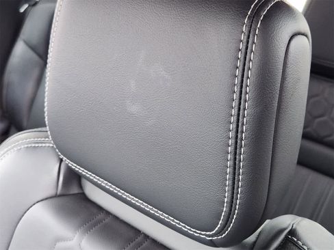 Used 2024 Nissan Frontier SL w/ Technology Package image 15