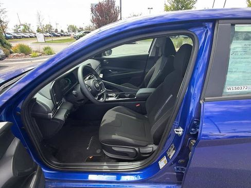 Used 2025 Hyundai Elantra Hybrid FWD image 11
