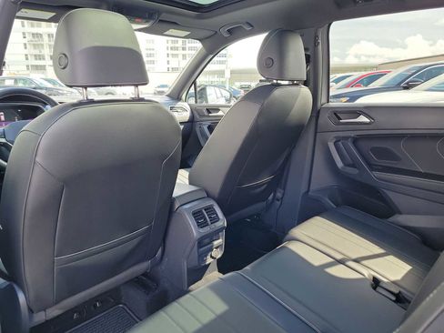 Used 2023 Volkswagen Tiguan SE R-Line image 17