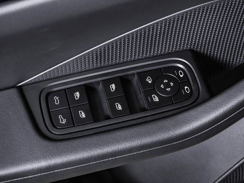 New 2025 Porsche Macan 4S Electric image 26