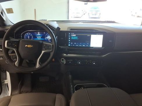 Used 2025 Chevrolet Silverado 2500 LTZ w/ LTZ Convenience Package AWD/4WD image 17
