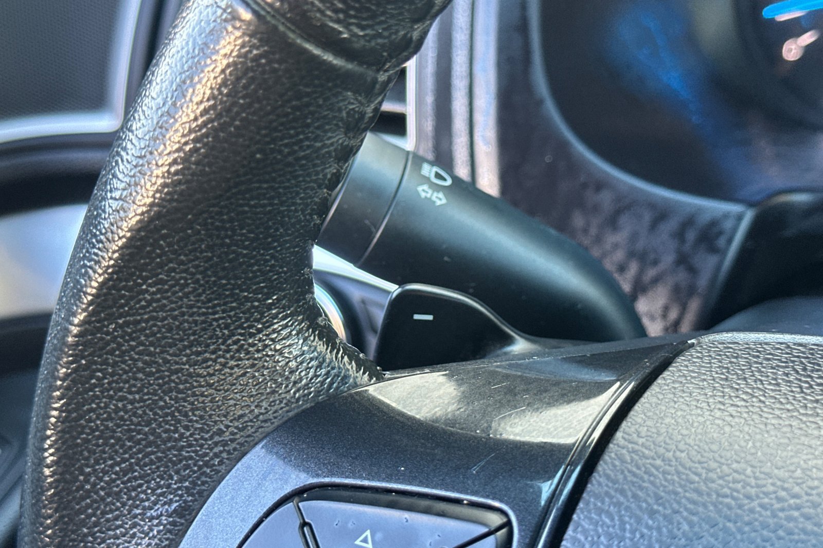 Used 2017 Ford Explorer XLT FWD image 36