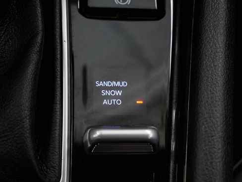 Certified 2025 Jeep Compass Latitude image 39