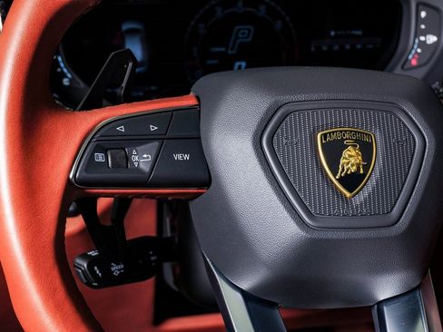 Used 2024 Lamborghini Urus S image 26