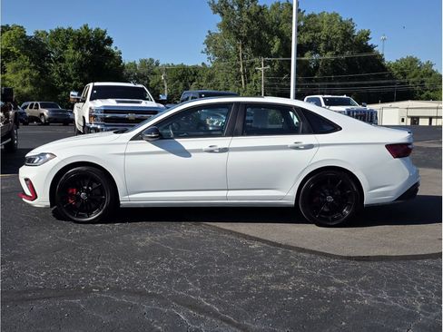 Used 2025 Volkswagen Jetta GLI Autobahn FWD image 9