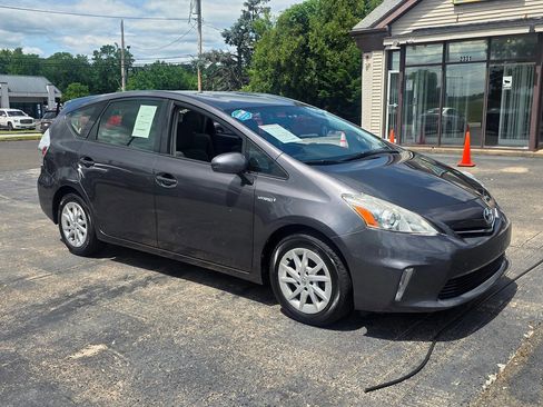 Used 2014 Toyota Prius V Three FWD image 4
