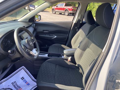Certified 2022 Nissan Kicks SV FWD image 11