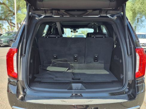 Used 2021 GMC Yukon SLT w/ SLT Luxury Plus Package AWD/4WD image 7