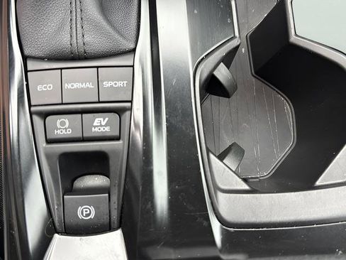 Used 2025 Toyota Camry LE FWD image 30